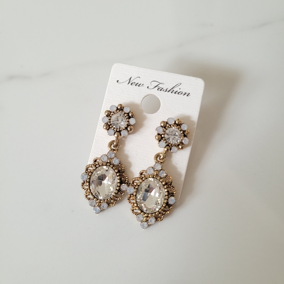 ⚡️BOGO 50% Off⚡️ Antique drop earrings - Picture 3 of 4